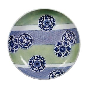 Dish with karahana (conventionalized flowers) design, blue and white，partial celadon glaze