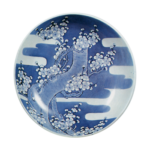 Dish with plum-tree design， blue and white