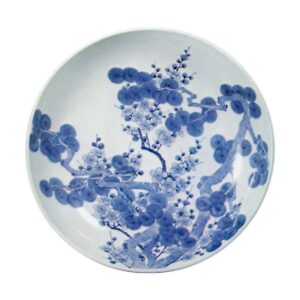 Dish with pine and plum design， blue and white