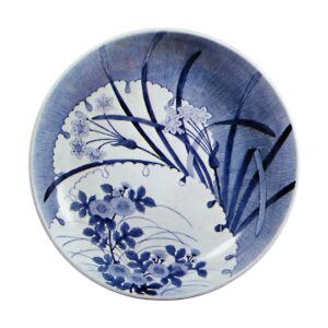 Dish with chrysanthemum， daffodil and snow crystal design， blue and white