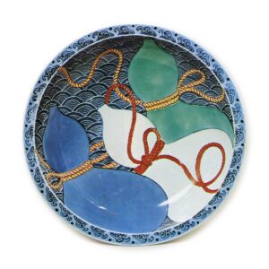 Dish with three gourd design. undergiaze blue. overglaze enamels