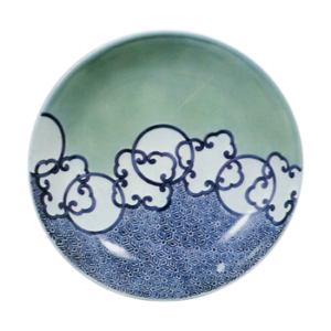 Dish with design of circles linked by quarterfoils,celadon glaze, and blue and white
