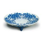 Three･legged dish with shippo circle and floral scroll design, blue and white