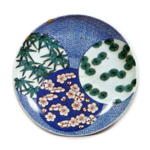 Dish with design of circles decorated with pines, bamboos and plums, underglaze blue. overglaze enamels