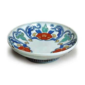 Dish with peony scroll design. underglaze blue. overglaze enamels