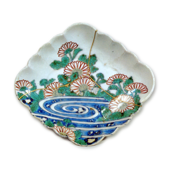 Lozenge-shaped dish with design of chrysanthemums and water streams, underglaze blue. overglaze enamels