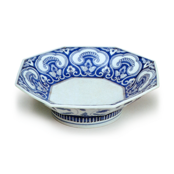 Dish with floral scroll design, blue and white