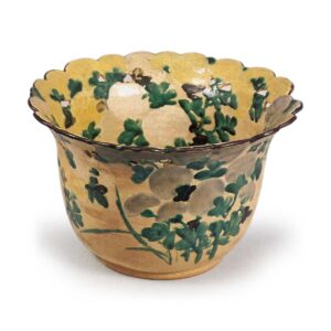 Kenzan: deep bowl with chrysanthemum design, enamelled ware