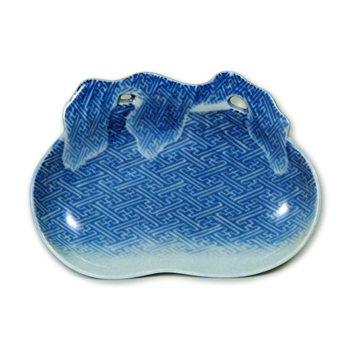 Bag･shaped dish with saya-gata diaper design, blue and white