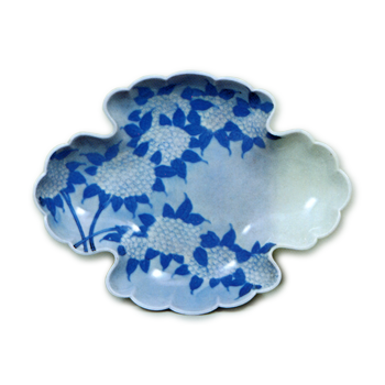 Dish with aiisai (hydragea) plant design, blue and white