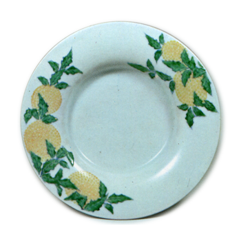 Dish with chrysanthemum design, underglaze blue, overgiaze enamels