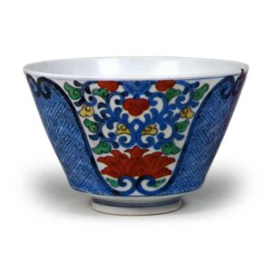 Mukozuke DOWl With floral scroll design, underglaze blue,overglaze enamels