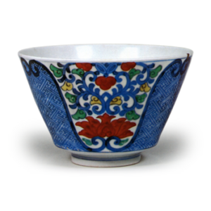 Mukozuke DOWl With floral scroll design, underglaze blue,overglaze enamels