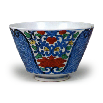 Mukozuke DOWl With floral scroll design, underglaze blue,overglaze enamels
