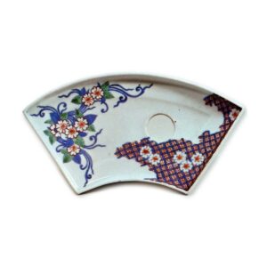 Fan･shaped dish with cherry and shippo circle design, underglaze blue. overglaze enamels