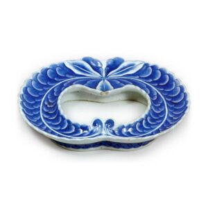 Dish with wistaria Dlossom design, blue and white