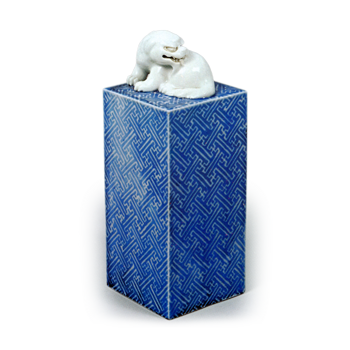 Seal DIOCK decorated with shishi atop,blue and white