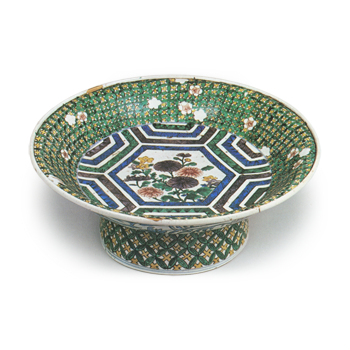 Bowl on foot with design of hexagons and chrysanthemums, enamelled