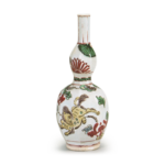 Gourd-shaped wine bottle with peony and lion design, enamelled ware