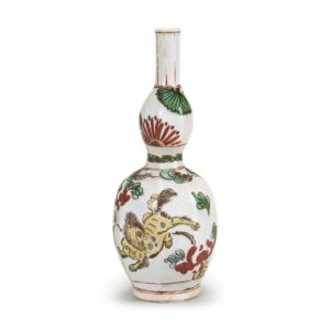 Gourd-shaped wine bottle with peony and lion design, enamelled ware