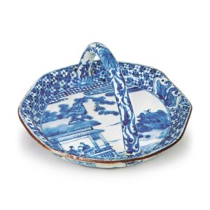 Octagonal bowl with handle across mouth, with design of figures in pavilion, blue and white