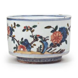 Tea bowl with chrysanthemum design, enamelled ware