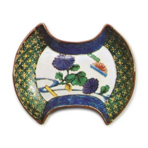 Dish in the shape of balance weight with design of chrysathemums and water-stream, enamelled ware