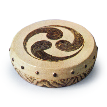 Ninsei: incense caddy in the shape of a drum body, iron brown underglaze