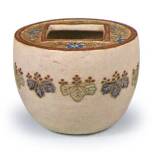 Ninsei: tea caddy with design of paulownia sprays in a row, enamelled ware