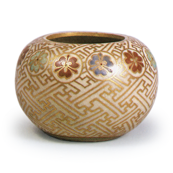 Ninsei: tea caddy with design of ken-katabami crests against fret,enamelled ware