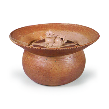 Ninsei: water jar of sakin-bukuro (alluvial gold bag) form with lion knob,white glaze