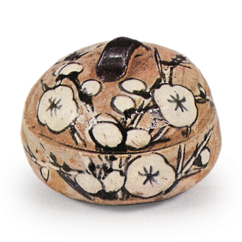 Kenzan: incense caddy with yari-ume (a species of plum tree) design,blue and white