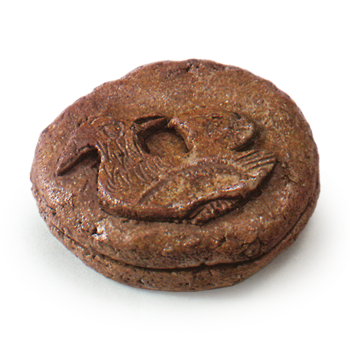 Küchū: incense caddy with mandarin duck design, Shigaraki ware