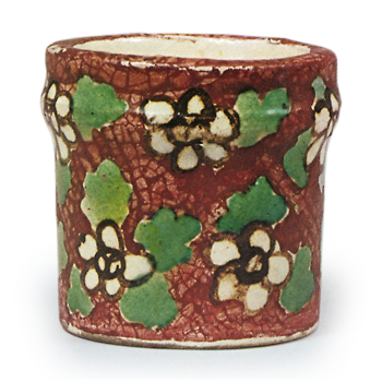 Kenzan: futa-oki (kettle-lid rest for use in tea ceremony) with flowerdesign, enamelled ware