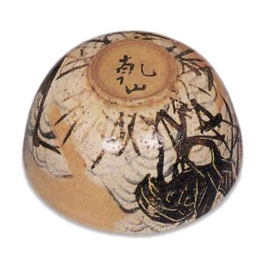 Kenzan: covered bowls with reed and crane design, underglaze brown and blue