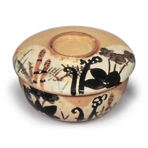 Kenzan: covered bowls with design of spring grasses, underglaze brown and blue