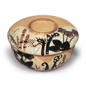 Kenzan: covered bowls with design of spring grasses, underglaze brown and blue