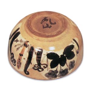 Kenzan: covered bowls with design of spring grasses, underglaze brown and blue