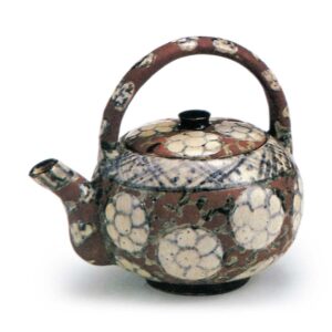 Kenzan: soup ewer with flower design, enamelled ware