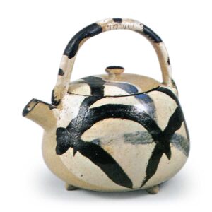 Kenzan: soup ewer with miscanthus design, underglaze brown and blue