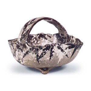 Kenzan: bowl with bail handle with design of snow-covered bamboo,iron brown under glaze