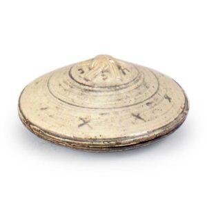 Sedge-hat shaped incense caddy in the style of mishima (Korean white-slip ware of the Yi dynasty), Seikanji ware