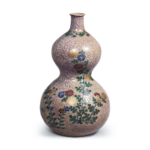 Gourd-shaped wine bottle with chrysanthemum design, enamelled