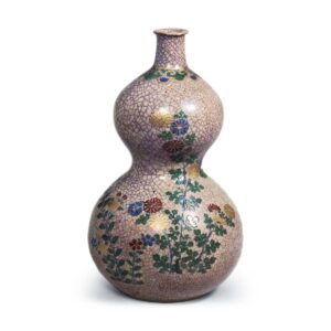 Gourd-shaped wine bottle with chrysanthemum design, enamelled