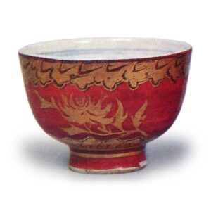 Mokubei: set of teacups with peony design, overglaze red and gold