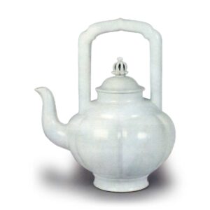 Mokubei: lobed ewer, white porcelain