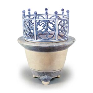 Mokubei: bulb pot with railing, blue and white