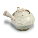 Mokubei: teapot with dragon design, white porcelain