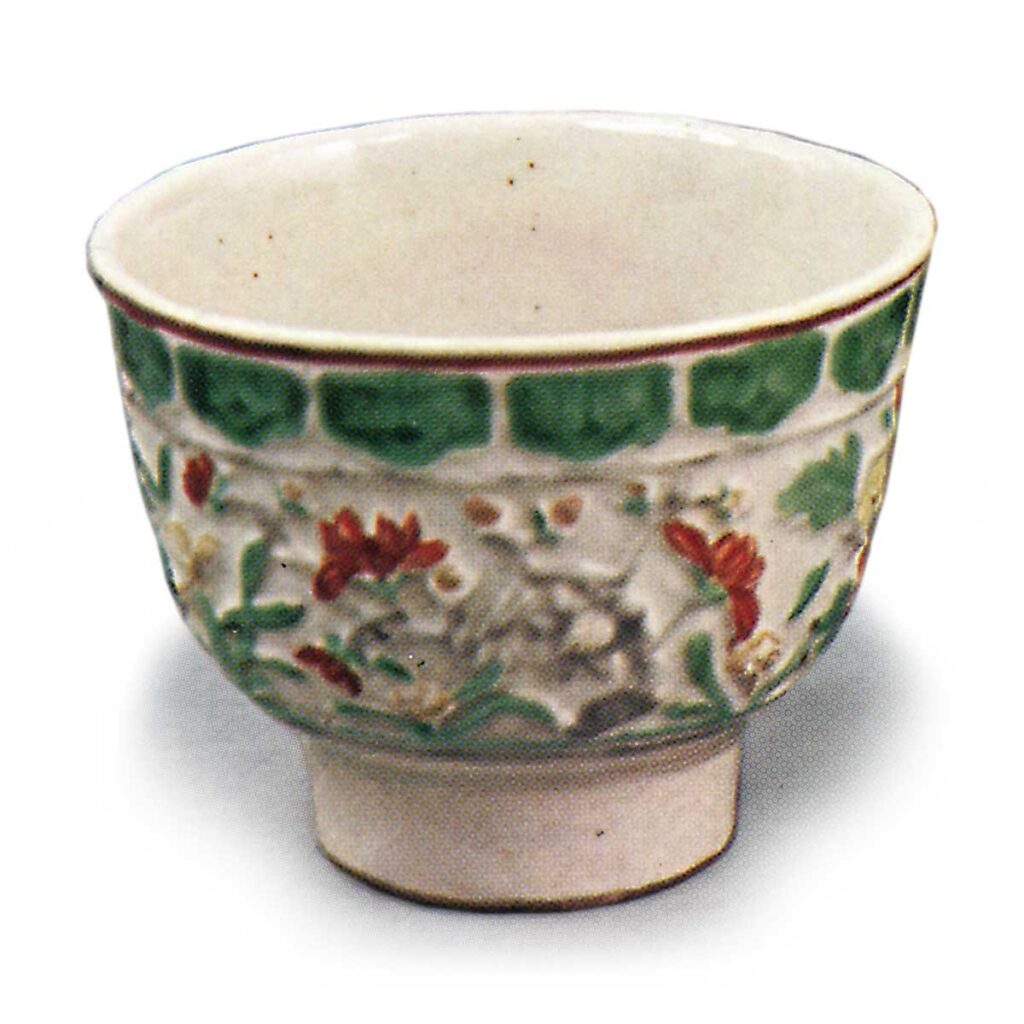 Mokubei: set of teacups with flower and bird design, enamelled ware