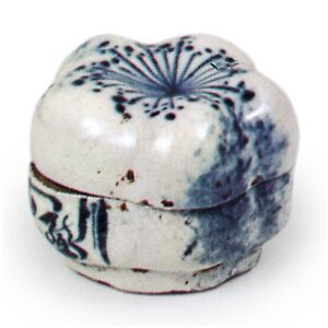 Mokubei: incense caddy in the style of ko-sometsuke ware with plum lossom design